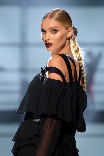 
Thiên thần nội y Elsa Hosk trình diễn trong show của Philipp Plein tại tuần lễ thời trang New York ngày9/9 vừa qua
