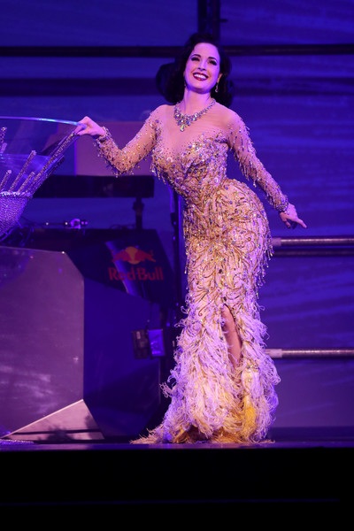 Dàn người đẹp bốc lửa dự show của Philipp Plein - 15