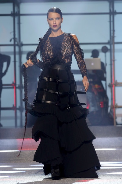 Dàn người đẹp bốc lửa dự show của Philipp Plein - 6