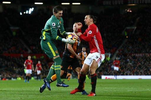 Đội hình tiêu biểu vòng 23 Premier League: Lần đầu của “bom tấn” - 1 Eldin Jakupovic từ chối mọi cơ hội của MU