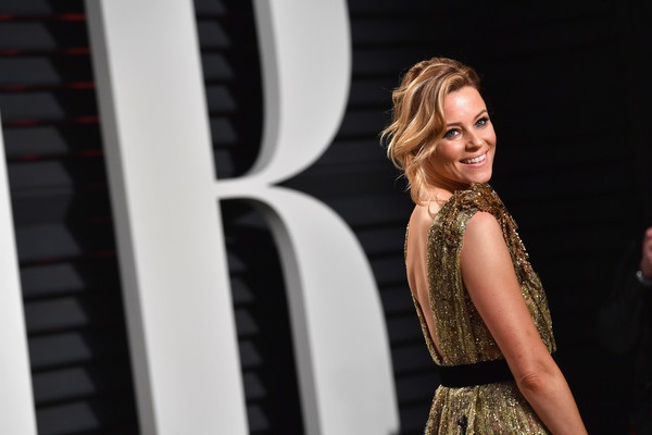 Minh tinh gợi cảm hạnh phúc dự tiệc bên chồng trẻ - 10
Elizabeth Banks diện bộ váy rất sang trọng