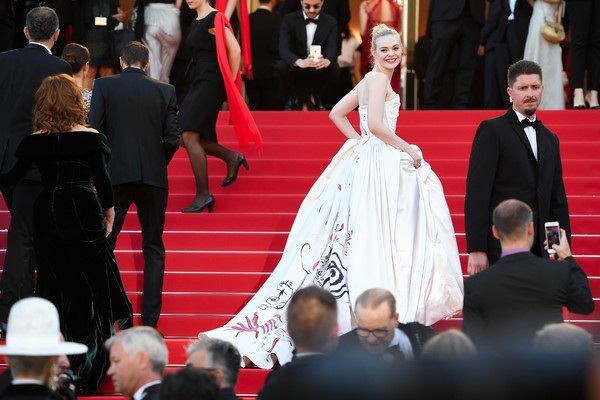 Dàn người đẹp rạng rỡ dự khai mạc LHP Cannes - 9
Cô có chị gái là ngôi sao điện ảnh Dakota Fanning