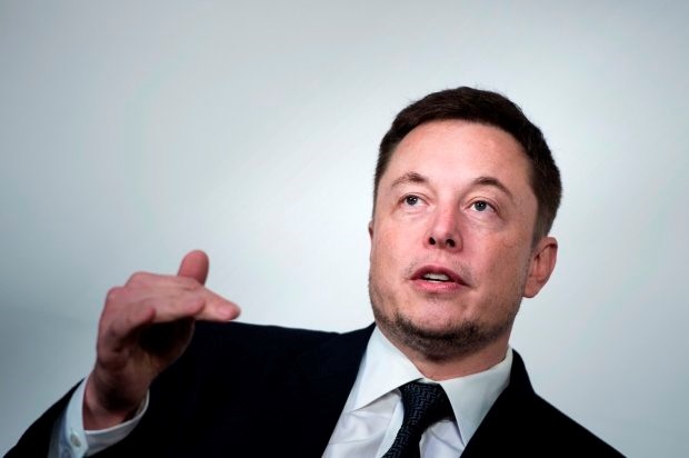 Chúng ta cần phải dừng việc chế tạo các rô-bốt giết người ngay lập tức - 3
Elon Musk, CEO của SpaceX and Tesla, là một trong những người chỉ trích rô-bốt giết người.