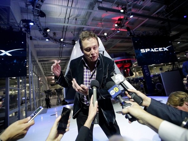 Thứ 7 Elon Musk có thể làm việc tại SpaceX hoặc Tesla và chủ nhật là thời gian nghỉ ngơi ngắn ngủi trong tuần của vị tỷ phú này.