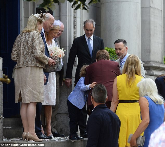 Khoảnh khắc ngọt ngào của Elton John bên chồng - 4
Elton John và David Furnish đã hẹn hò từ năm 1993 và chính thức kết hôn vào năm 2014