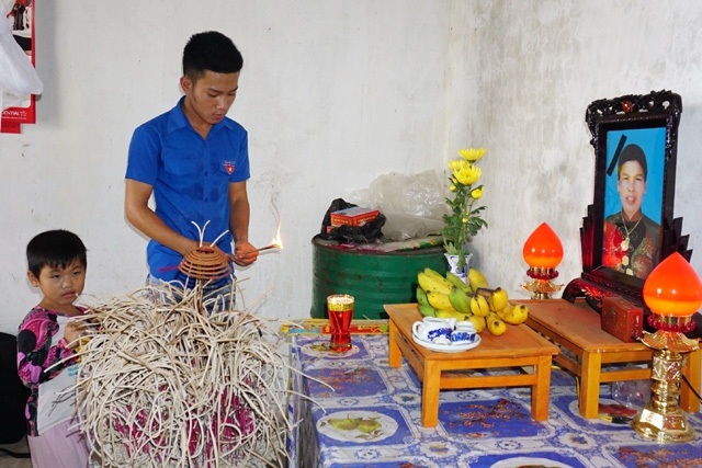 Cậu học trò đang mang bệnh tim, nén nỗi đau mất mẹ để chăm lo em gái