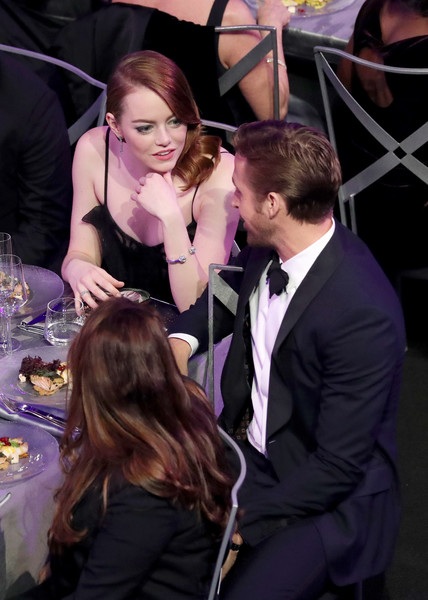 
Đóng vai hai nghệ sỹ yêu nhau trong phim La La Land, Emma và Ryan đã trở nên thân thiết
