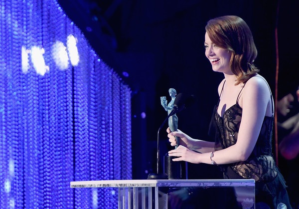 
Đây là lần thứ 3 nữ diễn viên xinh đẹp giành giải thưởng điện ảnh uy tín này.
