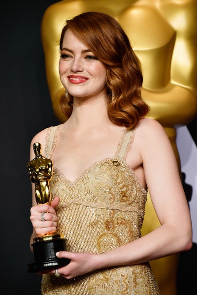 Sao phim La La Land đẹp rạng rỡ khoe tượng vàng Oscar - 11
Tuy nhiên nữ diễn viên trẻ cũng khéo léo nói thêm, Moonlight cũng là 1 tác phẩm điện ảnh xuất sắc