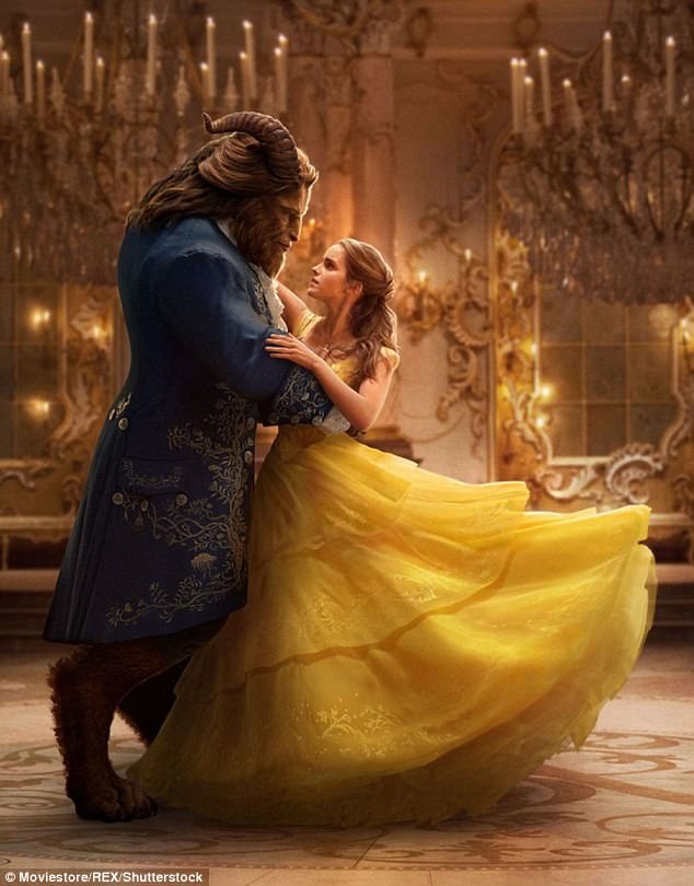 Emma Watson kiếm bộn tiền nhờ phim Người đẹp và quái thú - 2
Emma Watson chỉ nhận cát sê 2,5 triệu đô la cho vai diễn này nhưng trong hợp đồng của cô có điều khoản cát sê của cô sẽ tăng thêm nếu doanh thu phòng vé của phim tăng cao