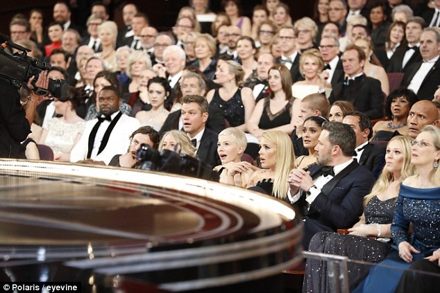 Emma Stone: “Khoảnh khắc công bố nhầm Oscar thật kinh khủng” - 4
Khán giả đều bị sốc trước sự cố này