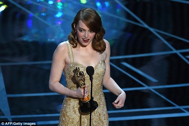 Emma Stone: “Khoảnh khắc công bố nhầm Oscar thật kinh khủng” - 3
Emma Stone chia sẻ, đây là khoảnh khắc đáng sợ