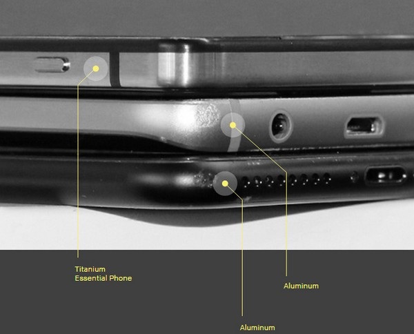 “Cha đẻ” Android ra mắt smartphone mới, thiết kế độc, cấu hình “khủng” - 2 Khung viền bằng titan của Essential Phone không bị hư hại trong bài thử nghiệm thả rơi, so với khung viền bằng nhôm của các sản phẩm khác