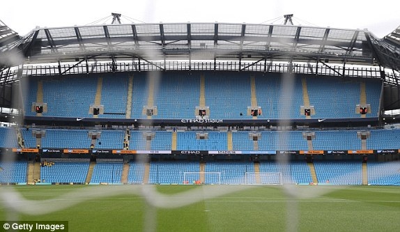 Man City 5-0 Crystal Palace: Hiệp hai tưng bừng - 11
Sân Etihad trước giờ bóng lăn trận cầu thuộc vòng 36 Premeir League