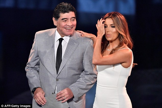 
Eva Longoria hào hứng với vai trò mới của mình. Cô đã có một đêm rắt vui vẻ và thoải mái. Ngôi sao của loạt phim Bà nội trợ kiểu Mỹ bất ngờ trước tình cảm mà khán gải tại Thụy Sỹ dành cho mình.
