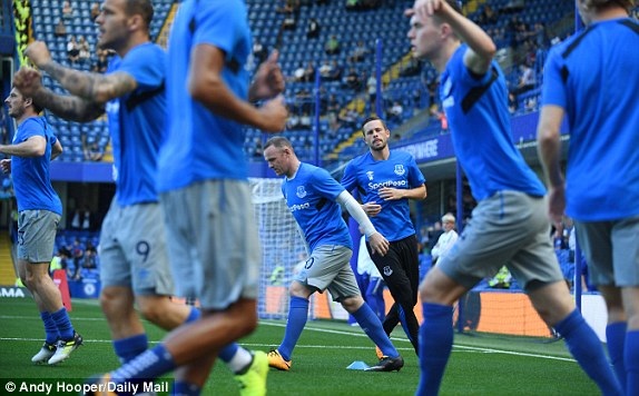 
Rooney, Sigurdsson khởi động tại Stamford Bridge

 
