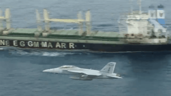 Dàn vũ khí tối tân của Mỹ trên đảo Guam - 7
Máy bay chiến đấu hoạt động trên tàu sân bay F-18E/F Super Hornet tiên tiến nhất của Hải quân Mỹ cũng từng đóng tại Guam. (Ảnh: Youtube)