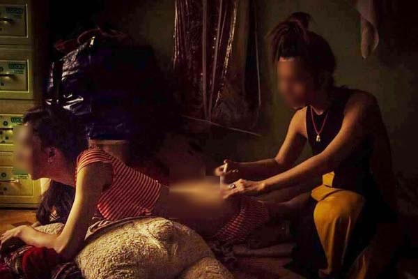 Bắt quả tang cơ sở bán hoóc môn chuyển giới chui - 1 Hoóc môn chuyển giới đang được buôn bán chui trên thị trường (ảnh minh họa: internet)