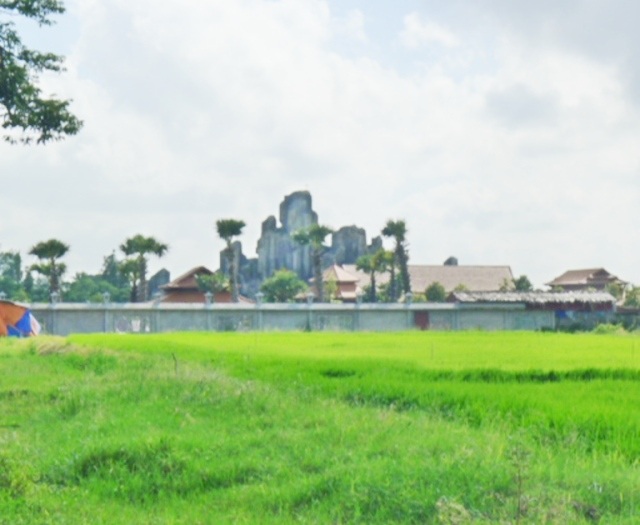 Biệt phủ giữa đồng: Sau 7 tháng vẫn "đang giải quyết" - 1 Sau 7 tháng báo chí phản ánh, tỉnh Bạc Liêu vẫn đang xem xét xử lý công trình biệt phủ này.