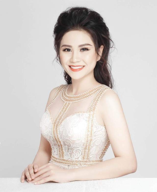 Nữ sinh Đại học Võ Trường Toản "khoe" vẻ tươi tắn đáng yêu - 1 Hồ Thị Ngọc Hương từng giành giải Á khôi 2 cuộc thi Duyên dáng áo bà ba ĐBSCL năm 2017 tổ chức vào tháng 3/2017 tại TP Cần Thơ.