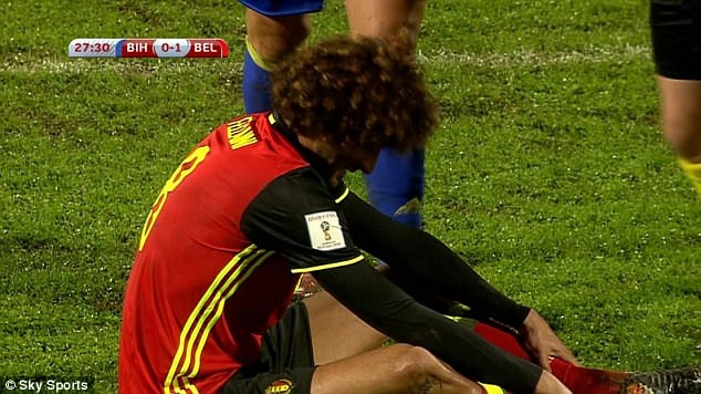 Tai họa bất ngờ ập xuống đầu MU và Chelsea - 2 Fellaini cũng phải rời sân sớm ở trận đấu với Bosnia