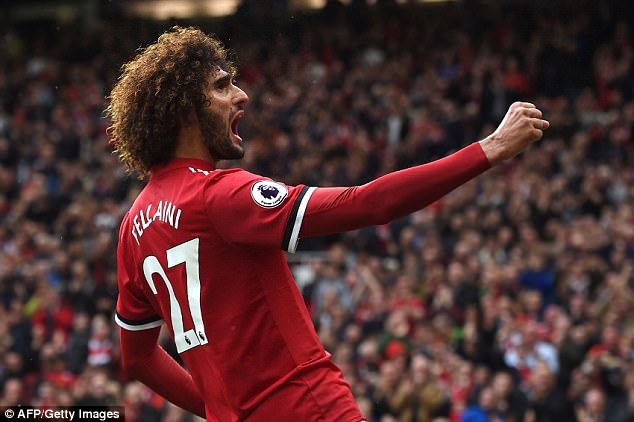 Fellaini bất ngờ toả sáng khi thay Paul Pogba