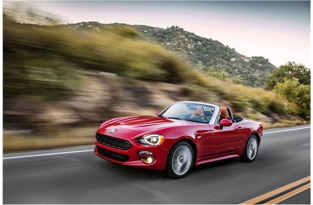 Những mẫu xe "đáng tiền" nhất năm 2017 - 9 Xe thể thao: Fiat 124 Spider 2017