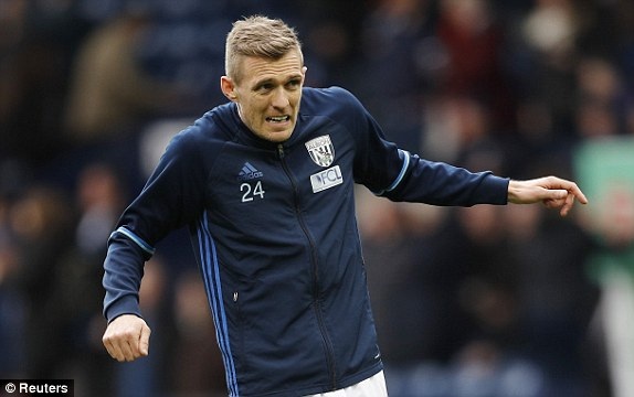 West Brom 3-1 Arsenal: Trái đắng cho Wenger - 6
Đội trưởng Fletcher của West Brom khởi động trước trận đấu