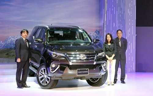 Nhập khẩu ôtô 2016 và cuộc soán ngôi ngoạn mục - 1
Một mẫu xe bán chạy như Fortuner cũng đã được Toyota chuyển sang nhập khẩu từ Indonesia thay vì tiếp tục lắp ráp trong nước để dồn sản lượng cho các mẫu xe khác như Vios hay Corolla Altis.