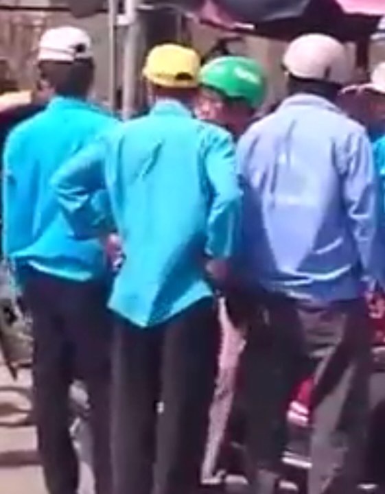 “Cuộc chiến” xe ôm: Suýt đổ máu vì xâm phạm lãnh địa Q "tóc dài" - 3 Cuộc chiếc xe ôm truyền thống và xe ôm công nghệ luôn căng thẳng tại những điểm nóng.