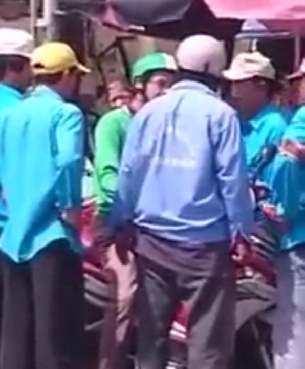 “Cuộc chiến” xe ôm: Suýt đổ máu vì xâm phạm lãnh địa Q "tóc dài" - 2 “Cuộc chiến” xe ôm: Suýt đổ máu vì xâm phạm lãnh địa Q "tóc dài" - 2