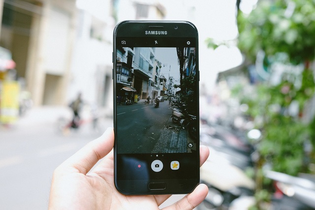 Loạt smartphone tầm trung đáng chú ý quí II/2017 - 1 Loạt smartphone tầm trung đáng chú ý quí II/2017 - 1