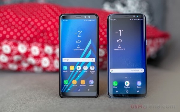 Samsung trình làng bộ đôi Galaxy A8/A8+ với thiết kế màn hình tràn viền - 2 Galaxy A8 (trái) có phong cách thiết kế khá giống với Galaxy S8 (phải)