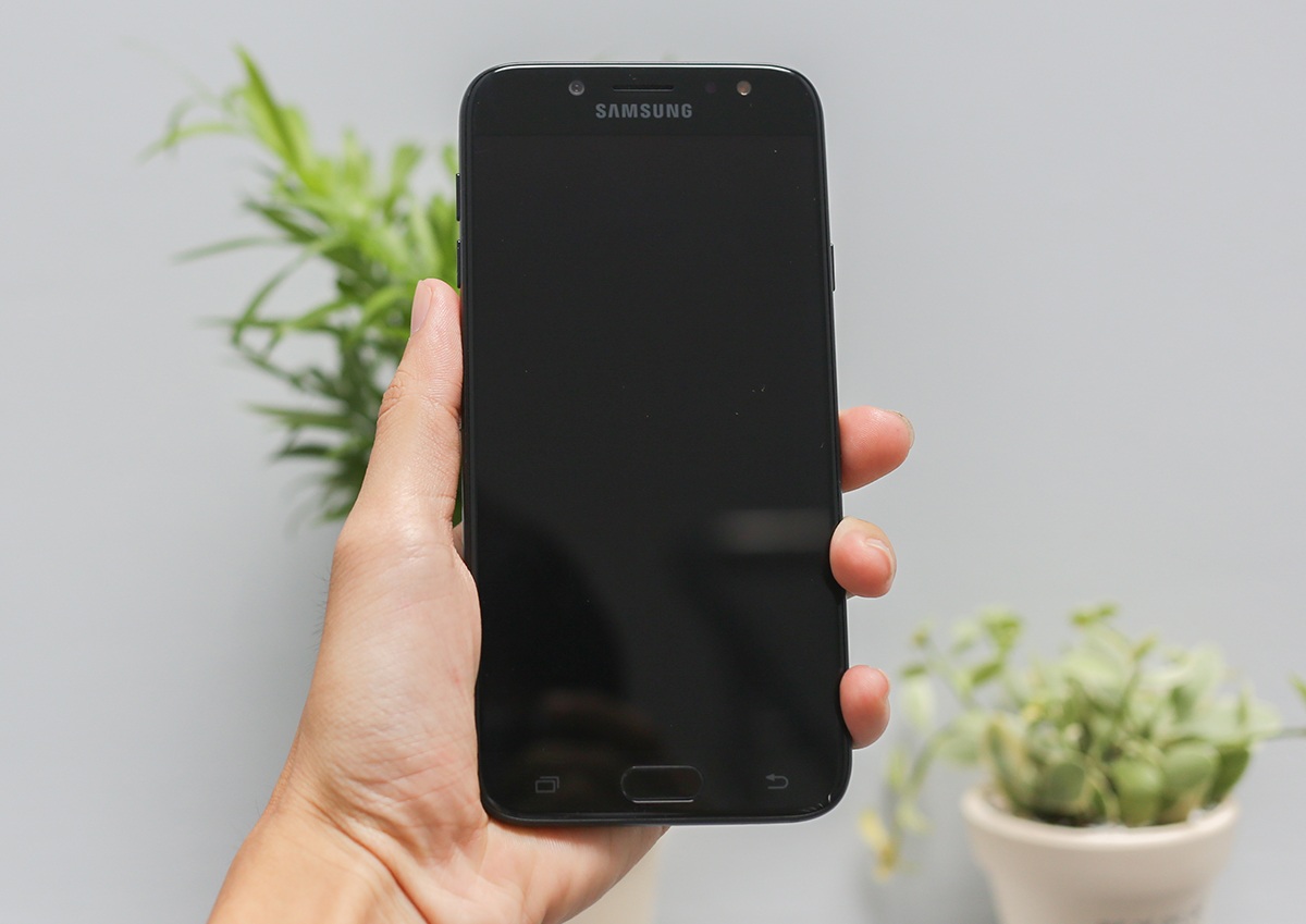 Cận cảnh Galaxy J7 Pro mới nhất của Samsung tại Việt Nam - 1 Cận cảnh Galaxy J7 Pro mới nhất của Samsung tại Việt Nam - 1