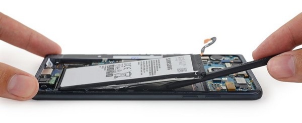 Pin trên Galaxy Note 7 FE hạ thấp xuống so với phiên bản cũ, tuân theo quá trình kiểm tra an toàn mới của Samsung