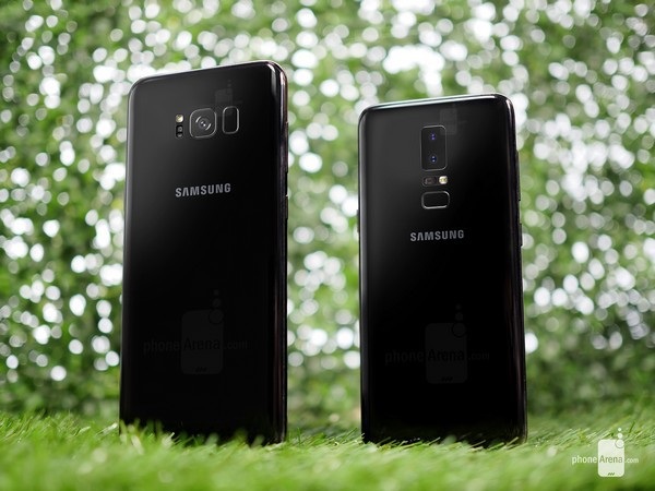Galaxy S9 sẽ sớm được ra mắt, vẫn chưa có cảm biến vân tay trên màn hình - 1 Ảnh đồ họa bản dựng mặt lưng Galaxy S8+ (trái) và Galaxy S9 (phải) với cụm camera kép
