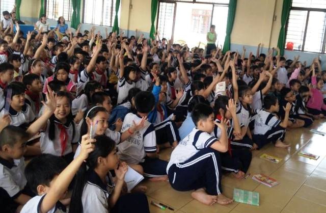 Lo con bị xâm hại, cha mẹ tìm cách “cô lập” trẻ - 2 Học sinh tiểu học ở TPHCM tham gia chuyên đề phòng chống xâm hại tình dục