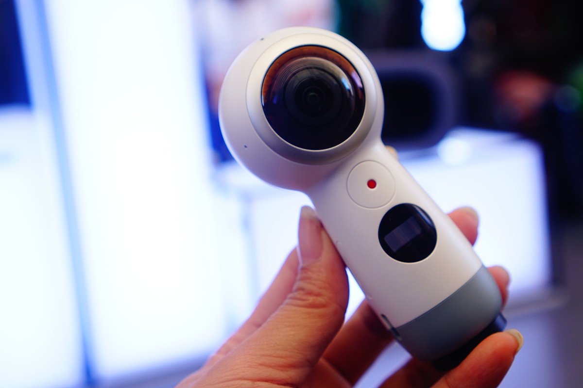 Cận cảnh thế hệ Gear 360 2017 mới nhất của Samsung - 1