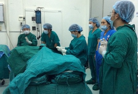 Những thành công đáng ghi nhận của kỹ thuật ghép thận từ người cho ngưng tim - 2 Ê kíp phẫu thuật chờ đợi thời gian người bệnh ngưng tim trước khi thực hiện nhận tạng