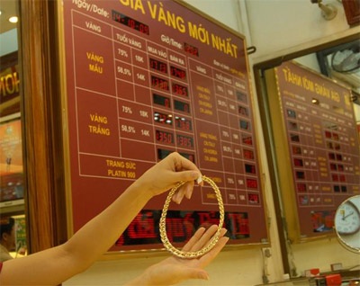 Giá vàng liên tiếp sụt giảm, áp lực bán tháo gia tăng - 1
Tính từ phiên đầu tuần, mỗi lượng vàng trượt giảm gần 200.000 đồng.
