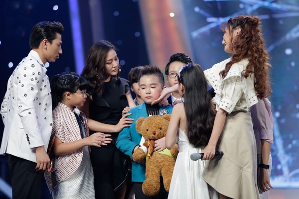 Văn Mai Hương “xin lỗi” Hoàng Dũng vì lỡ thích Thiên Khôi hơn - 4 Trước đó, Gia Bảo phải chia tay chương trình.