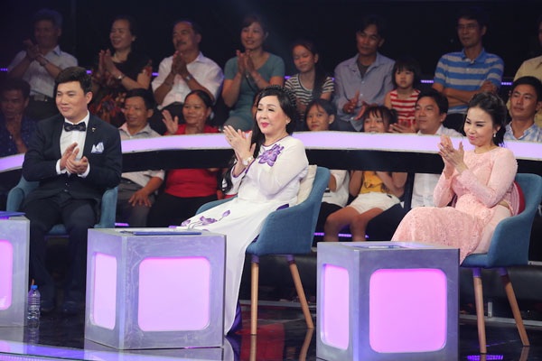 Quang Linh “hốt hoảng” khi nghe cô bé hát Hầu văn Huế - 2 Ban giám khảo dành cho Hiền Trân nhiều lời khen ngợi.