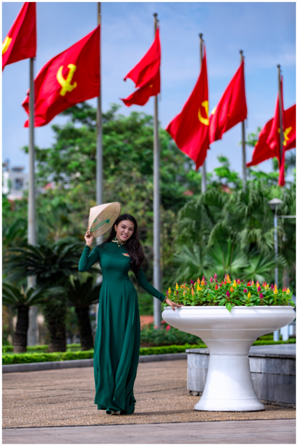 Trước đó ngày 30/5, Giao Linh đã tham gia lễ tuyên thệ chiến sĩ dưới lá cờ Tổ quốc. Cô cùng các đồng đội đã đọc 10 lời thề của người chiến sĩ cách mạng và khắc sâu lời thề ấy vào tim.