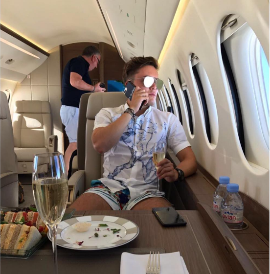 Những chuyến công tác làm việc xuyên lục địa bằng phi cơ riêng không còn hiếm gặp với Hội cha mẹ giàu thế giới