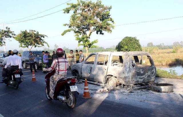 Lời khai của con gái thuê "xã hội đen" đốt xe làm cha chết - 3 Các đối tượng giết người sau đó đốt xe tạo dựng hiện trường giả của một vụ cướp để đánh lạc hướng điều tra.