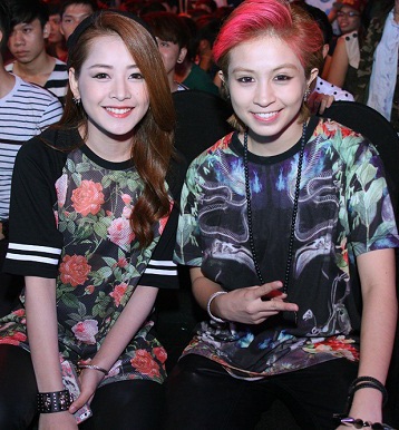Những cô nàng "xinh trai" hút fan nhất showbiz Việt - 3 Cả 2 luôn xuất hiện như bất kỳ cặp đôi nào khác tại các sự kiện, điều này được thể hiện qua trang phục cặp đôi và cách quan tâm chu đáo dành cho nhau.