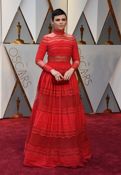 Dập dìu người đẹp trên thảm đỏ Oscar 2017 - 44
Nữ diễn viên Ginnifer Goodwin diện váy đỏ của Zuhair Murad