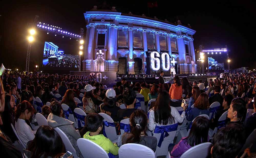 Giờ Trái đất 2017 tiết kiệm được 764 triệu đồng - 1 Giờ Trái đất 2017 tiết kiệm được 764 triệu đồng - 1