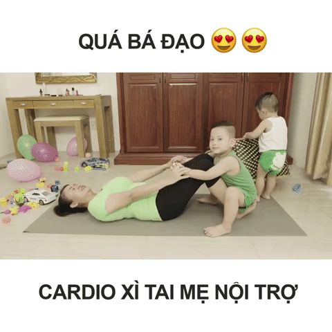 Clip vừa nội trợ vừa tập cardio đốn tim các bà mẹ - 4 Clip vừa nội trợ vừa tập cardio đốn tim các bà mẹ - 4