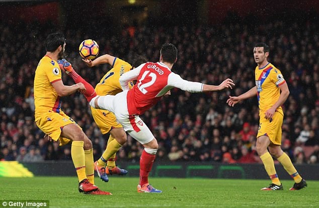 Giroud nhận giải Bàn thắng đẹp nhất nhờ siêu phẩm bọ cạp - 1 Siêu phẩm kiểu bọ cạp giúp Giroud nhận giải Puskas